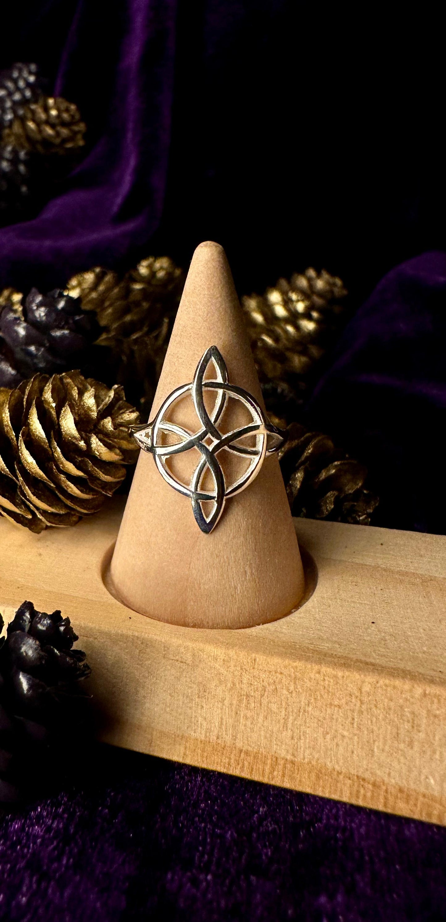 Silver Nudo de Bruja Ring