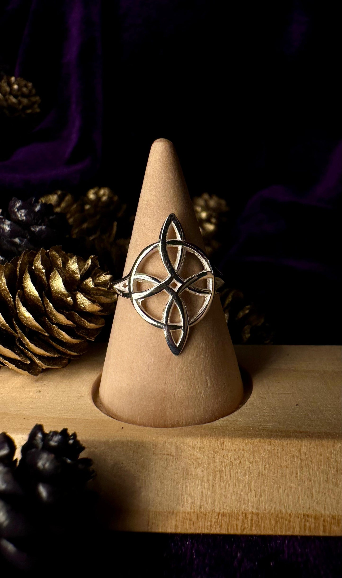 Silver Nudo de Bruja Ring