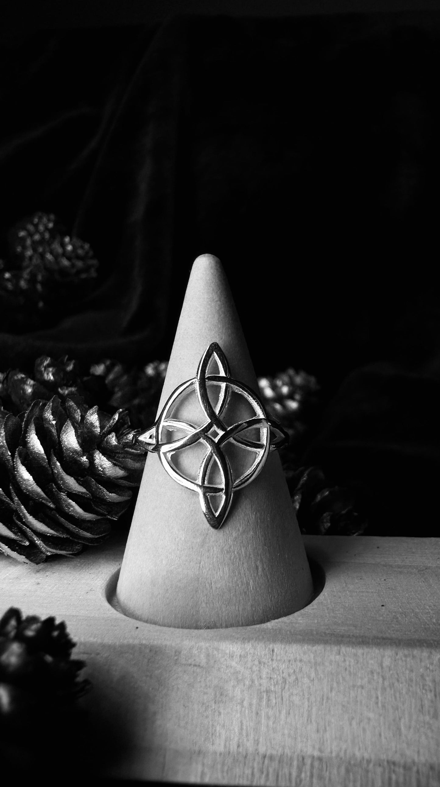 Silver Nudo de Bruja Ring