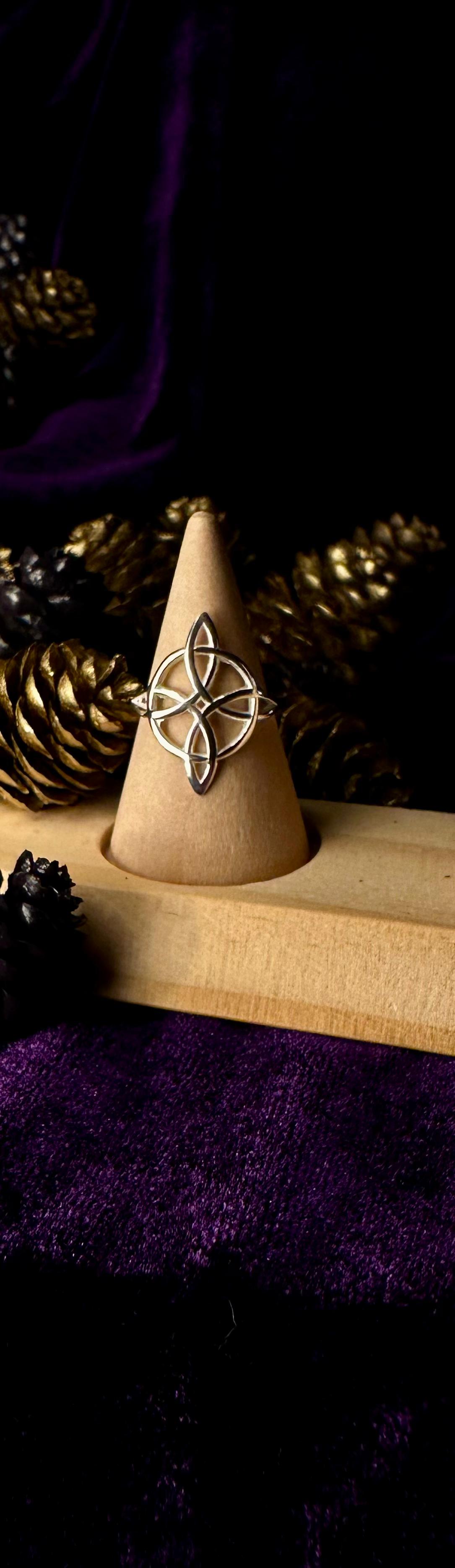 Silver Nudo de Bruja Ring